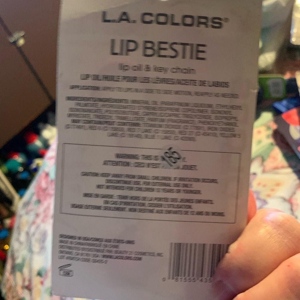 L.A. Colors Lip Bestie Lip Oil with Key Chain Strawberry Flavor - Picture 2 of 3